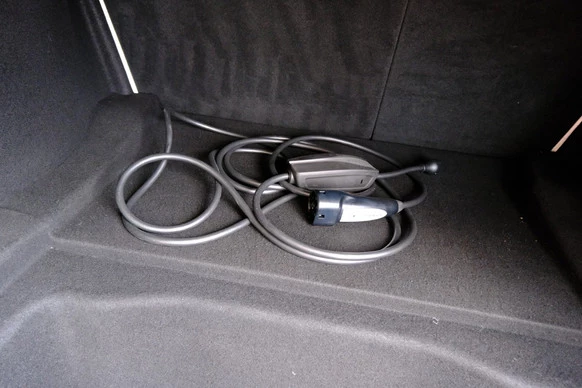 Tesla Model 3 - Afbeelding 10 van 30