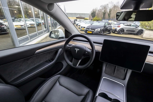Tesla Model Y - Afbeelding 19 van 30