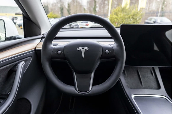 Tesla Model Y - Afbeelding 20 van 30