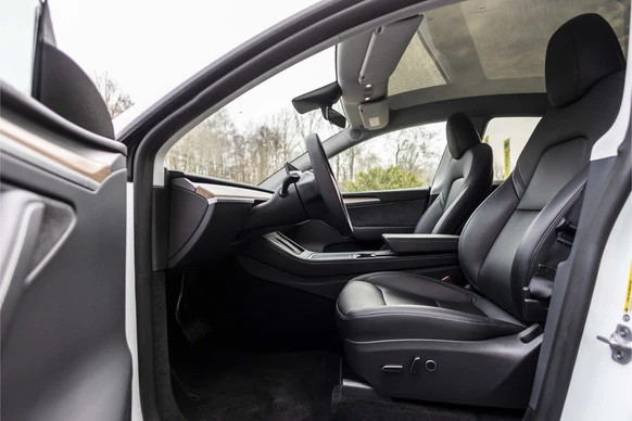 Tesla Model Y - Afbeelding 21 van 30