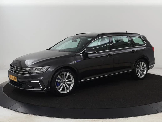 Volkswagen Passat - Afbeelding 1 van 30