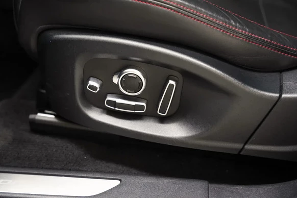 Jaguar E-PACE - Afbeelding 14 van 30