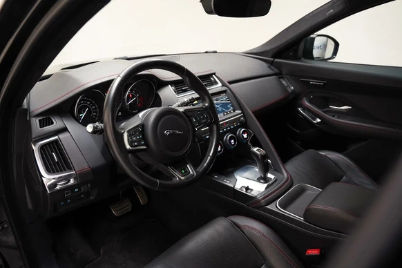 Jaguar E-PACE - Afbeelding 18 van 30
