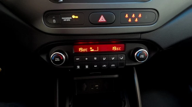 Kia Carens - Afbeelding 12 van 30