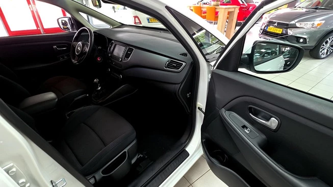 Kia Carens - Afbeelding 19 van 30