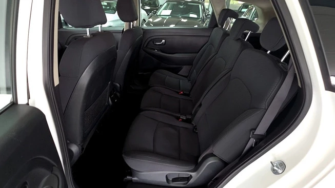 Kia Carens - Afbeelding 26 van 30