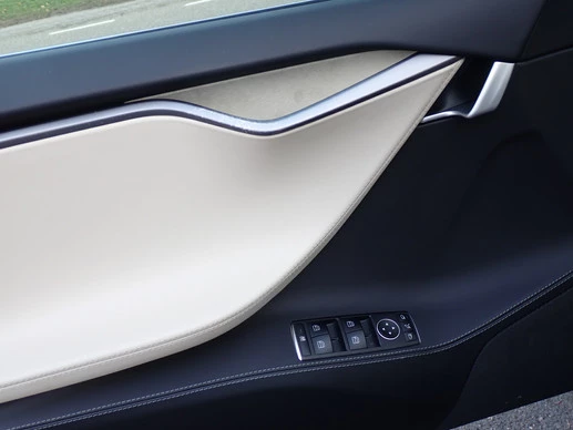 Tesla Model S - Afbeelding 25 van 30