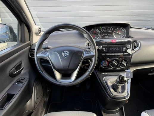 Lancia Ypsilon - Afbeelding 18 van 23