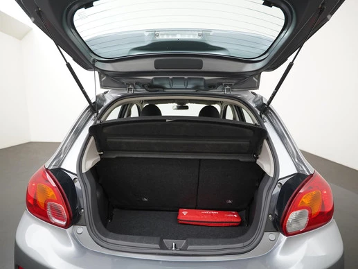 Mitsubishi Space Star - Afbeelding 18 van 28