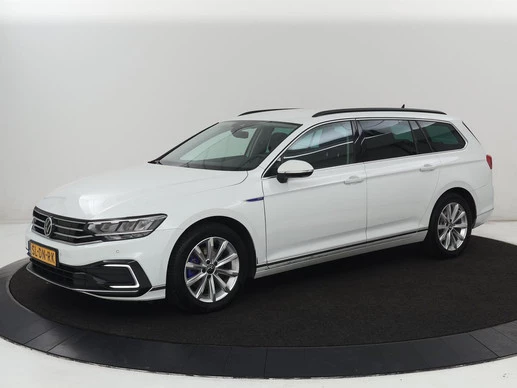 Volkswagen Passat - Afbeelding 1 van 30