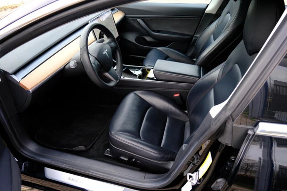 Tesla Model 3 - Afbeelding 2 van 30