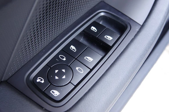 Porsche Taycan - Afbeelding 15 van 29