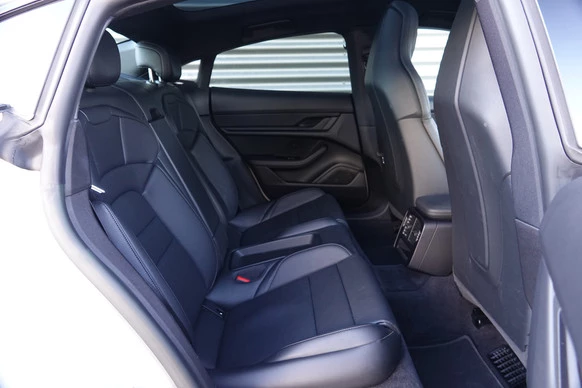 Porsche Taycan - Afbeelding 20 van 29