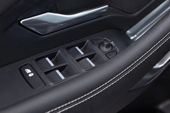 Jaguar E-PACE - Afbeelding 18 van 30