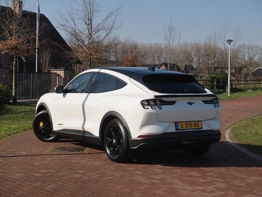 Ford Mustang Mach-E - Afbeelding 2 van 30