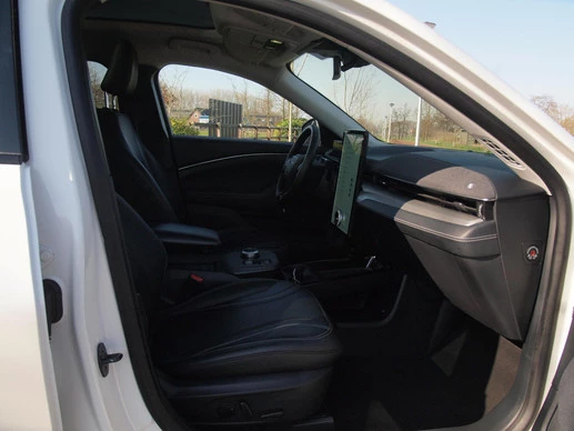 Ford Mustang Mach-E - Afbeelding 13 van 30