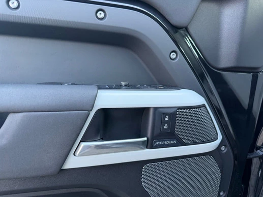 Land Rover Defender - Afbeelding 11 van 16