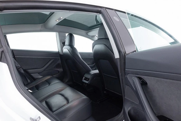 Tesla Model 3 - Afbeelding 7 van 30