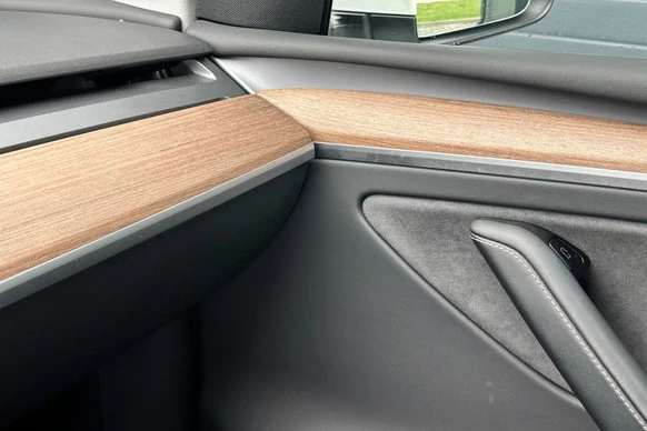 Tesla Model Y - Afbeelding 16 van 30