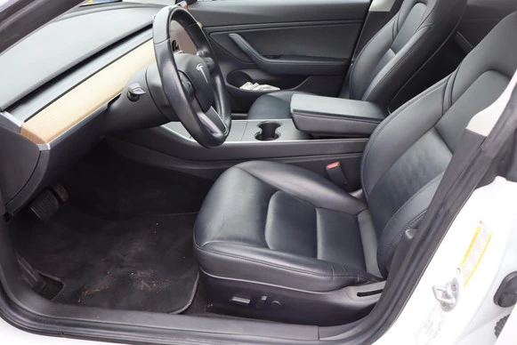 Tesla Model 3 - Afbeelding 18 van 30