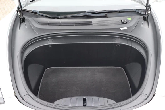 Tesla Model 3 - Afbeelding 20 van 30