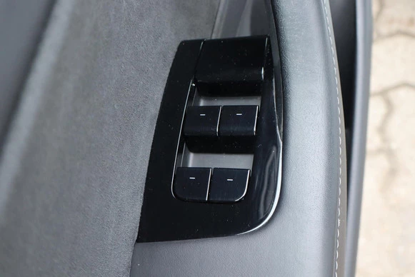 Tesla Model 3 - Afbeelding 21 van 30