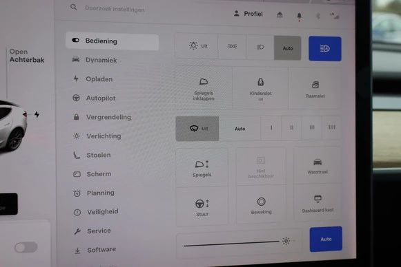 Tesla Model 3 - Afbeelding 25 van 30