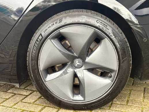 Tesla Model 3 - Afbeelding 29 van 30