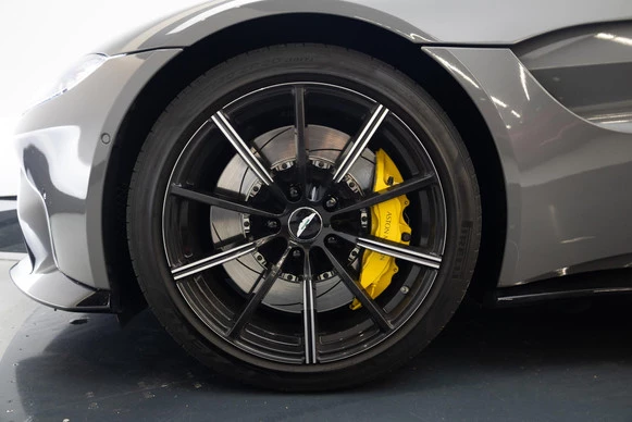 Aston Martin V8 Vantage - Afbeelding 13 van 30