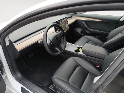 Tesla Model 3 - Afbeelding 15 van 26