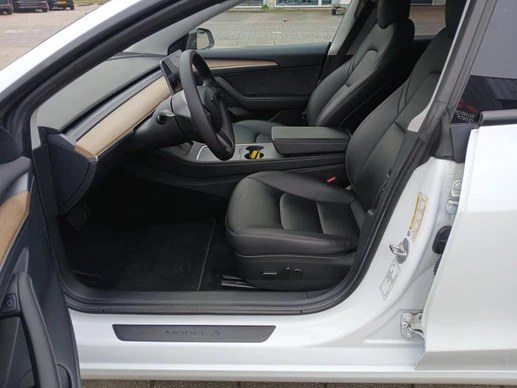 Tesla Model 3 - Afbeelding 21 van 26