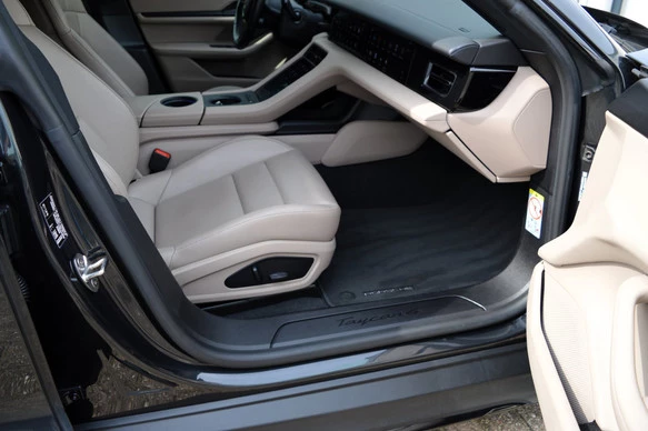 Porsche Taycan - Afbeelding 20 van 30