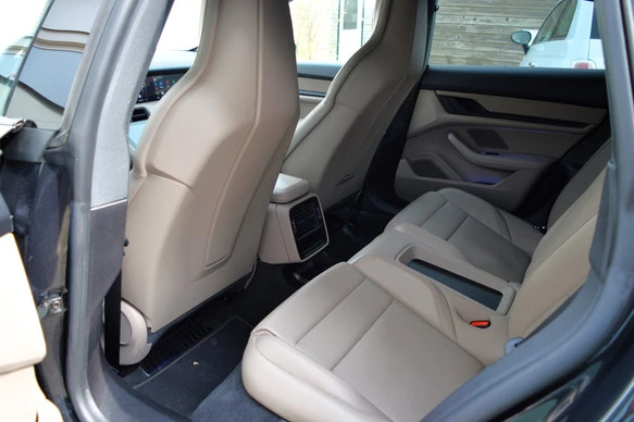 Porsche Taycan - Afbeelding 25 van 30