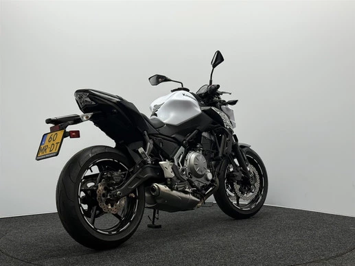 Kawasaki Z650 - Afbeelding 15 van 17