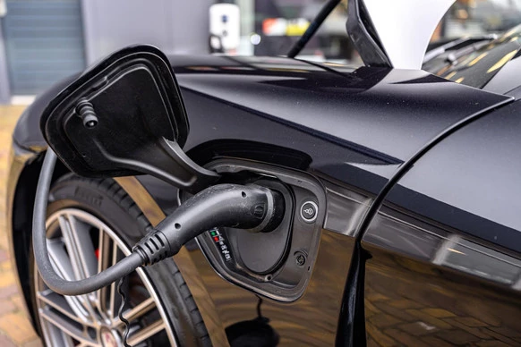 Porsche Taycan - Afbeelding 14 van 30