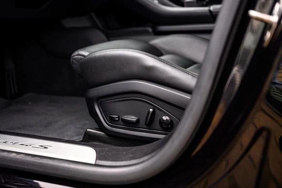 Porsche Taycan - Afbeelding 19 van 30