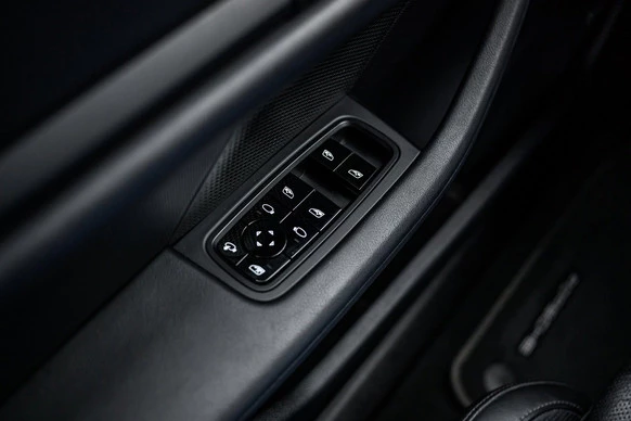 Porsche Taycan - Afbeelding 30 van 30