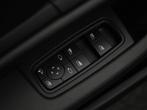 Porsche Taycan - Afbeelding 17 van 30