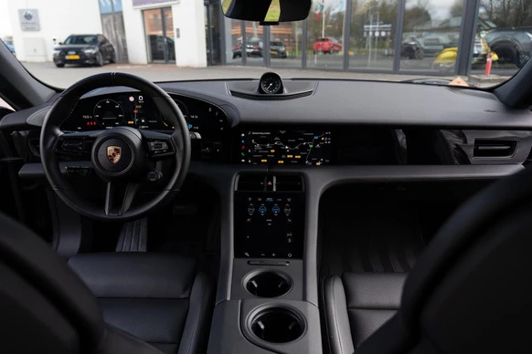 Porsche Taycan - Afbeelding 18 van 30