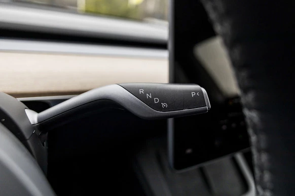 Tesla Model Y - Afbeelding 21 van 30