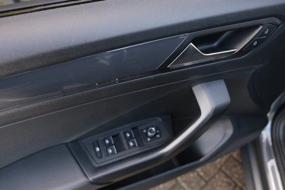 Volkswagen T-Roc - Afbeelding 18 van 30