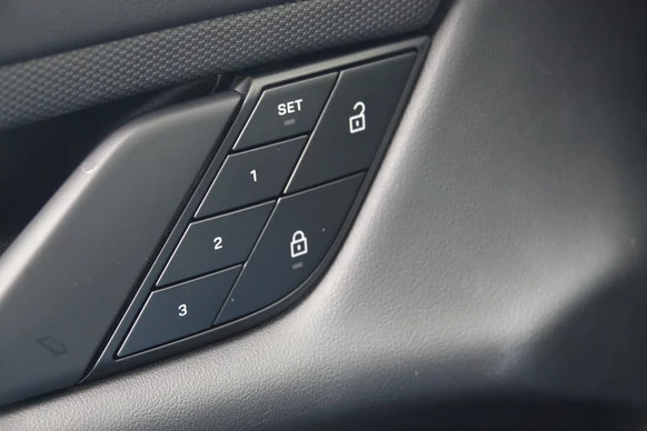 Porsche Taycan - Afbeelding 14 van 30