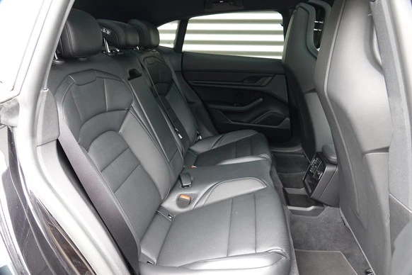 Porsche Taycan - Afbeelding 23 van 30