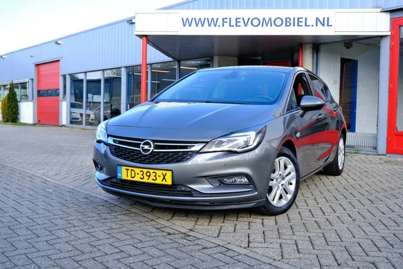 Opel Astra - Afbeelding 1 van 30