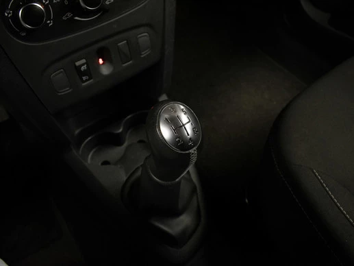 Dacia Logan - Afbeelding 17 van 27