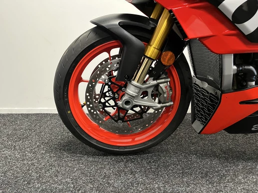 Aprilia Tuono V4 - Afbeelding 18 van 22