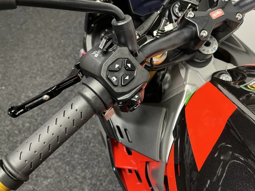 Aprilia Tuono V4 - Afbeelding 21 van 22