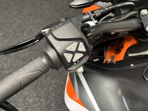 KTM 890 - Afbeelding 21 van 22