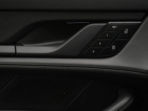 Porsche Taycan - Afbeelding 18 van 30