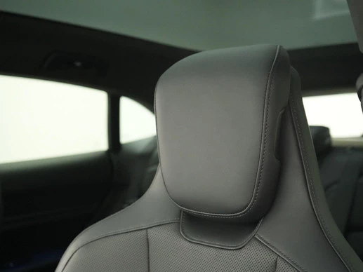 Porsche Taycan - Afbeelding 25 van 30